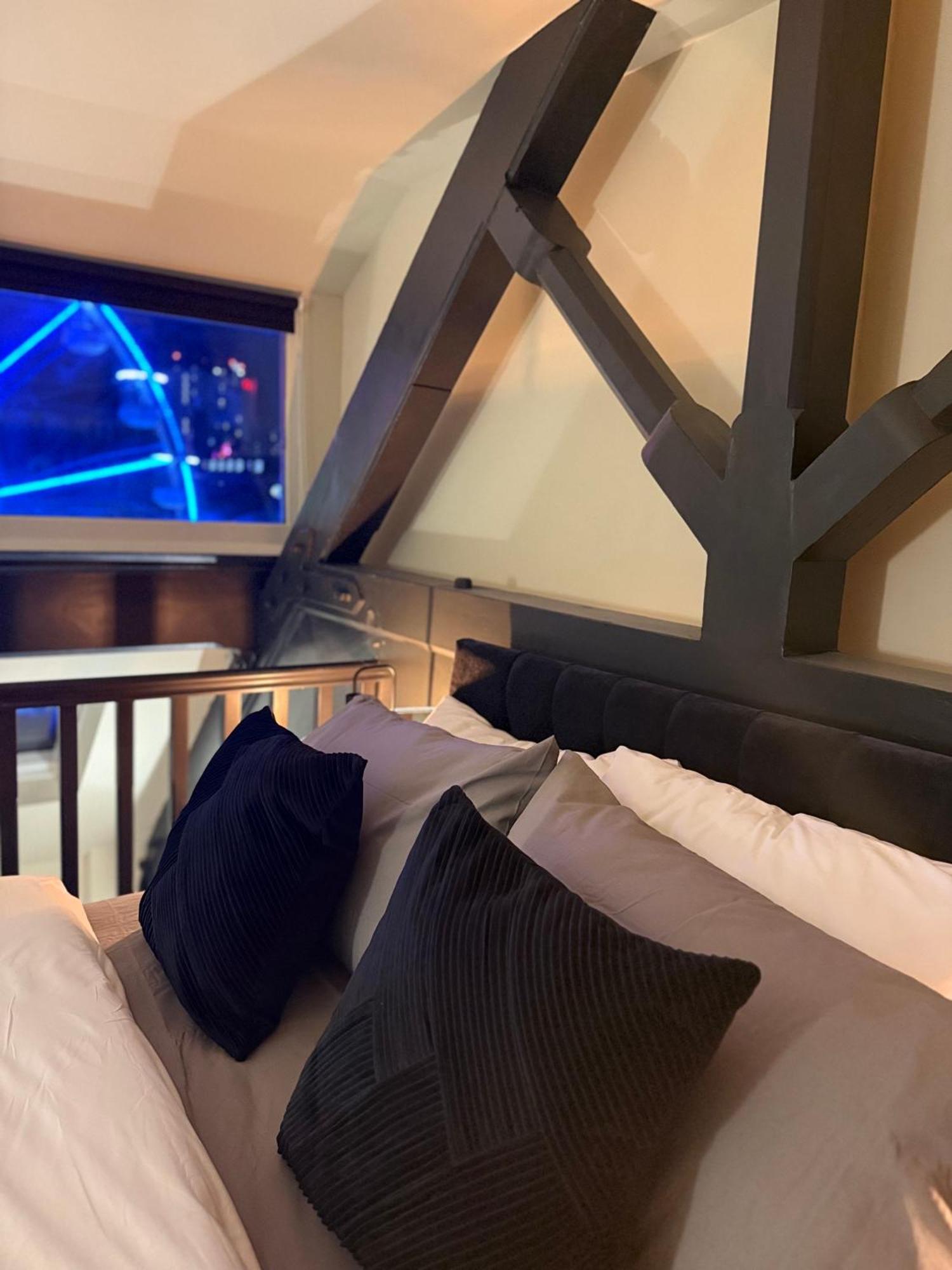 Cosy Mezzanine Apartment Leeds City Centre Bagian luar foto