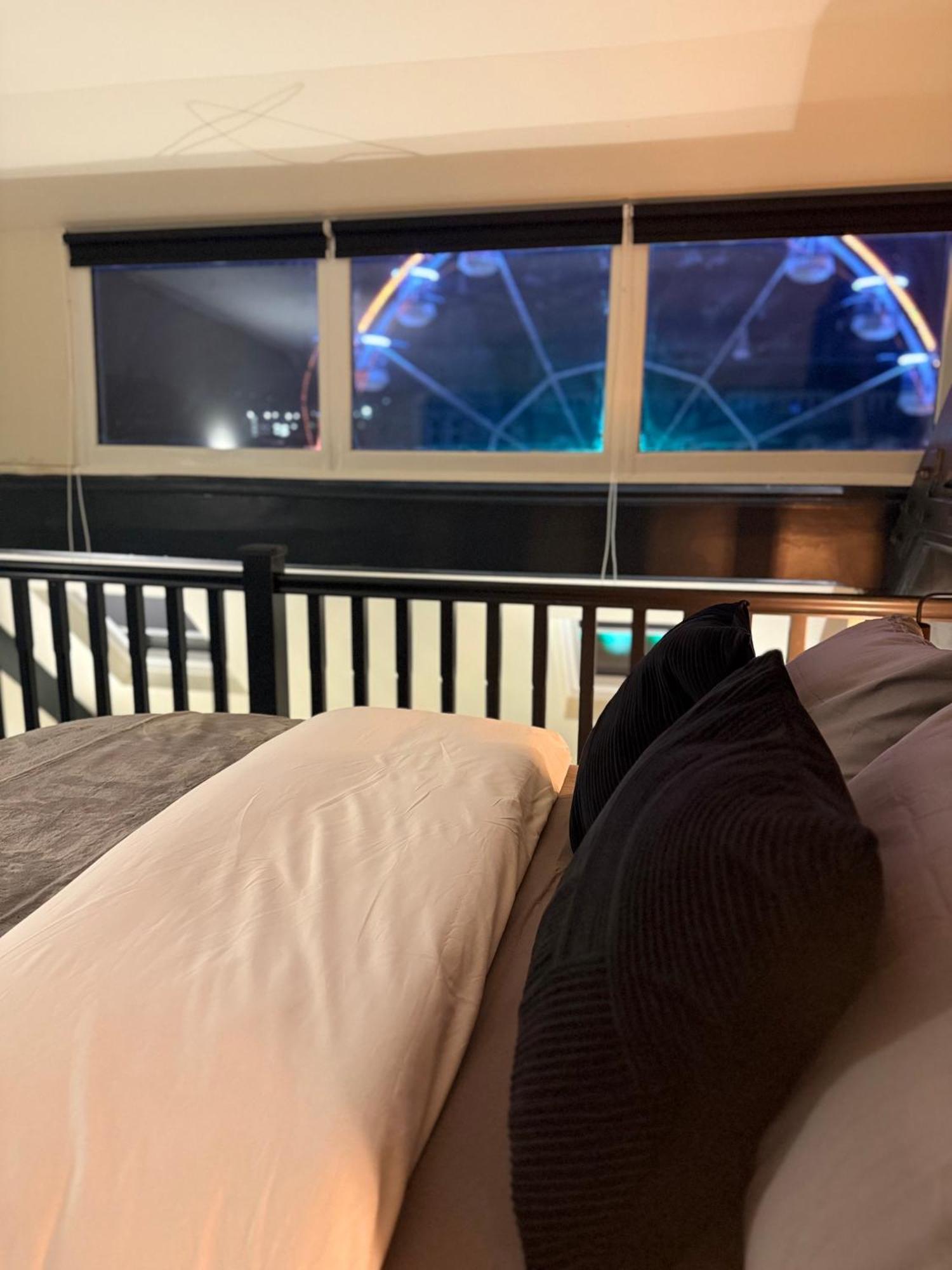 Cosy Mezzanine Apartment Leeds City Centre Bagian luar foto