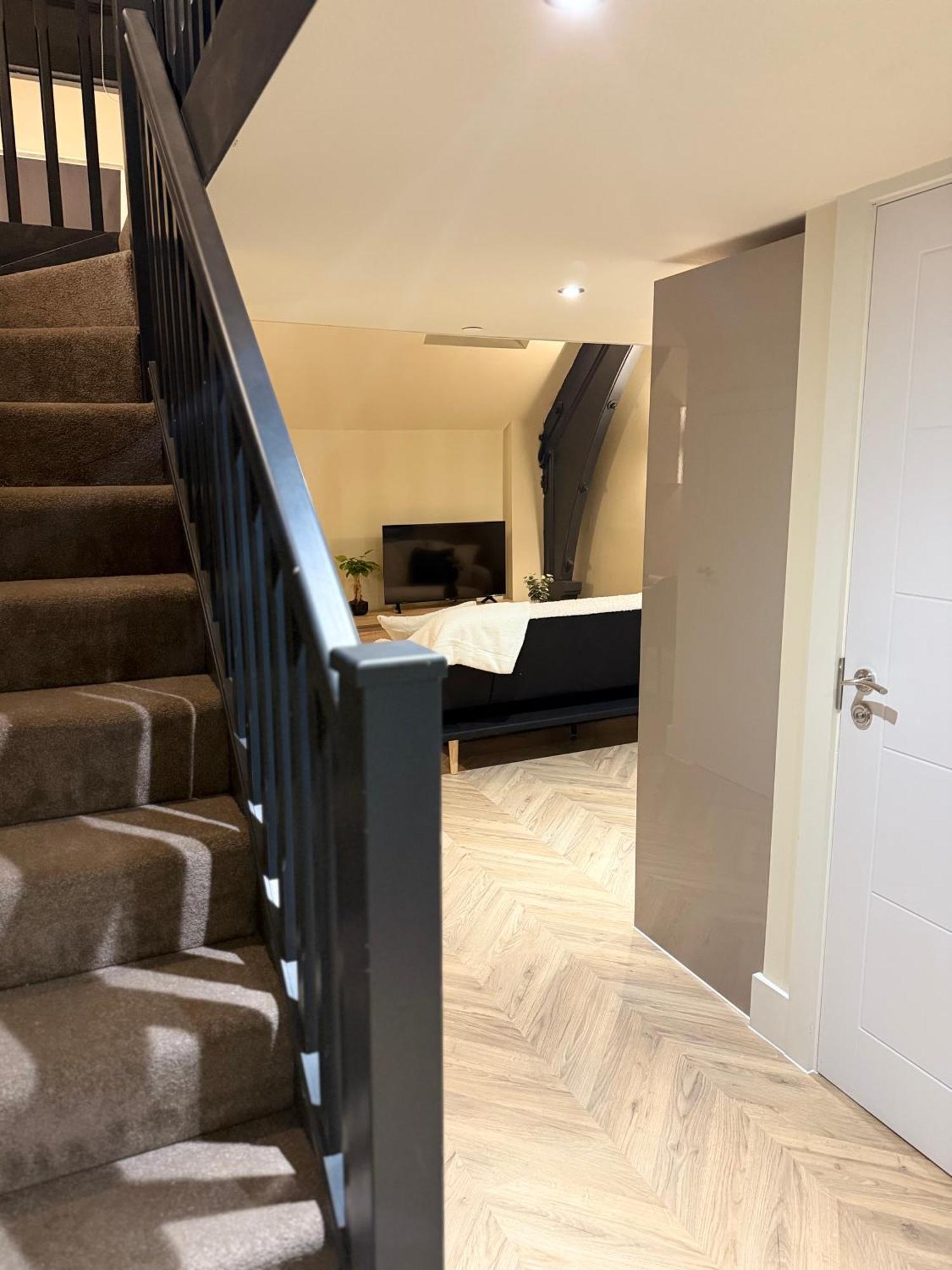 Cosy Mezzanine Apartment Leeds City Centre Bagian luar foto