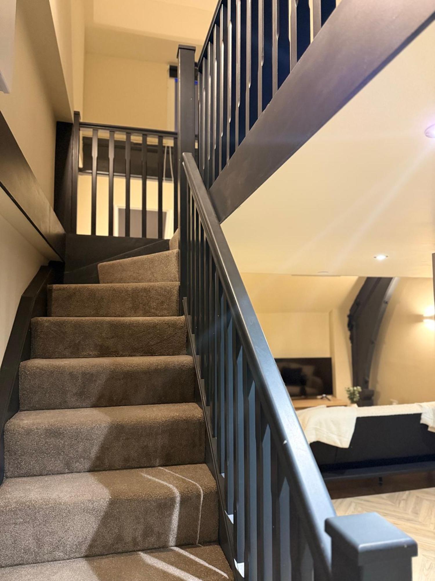 Cosy Mezzanine Apartment Leeds City Centre Bagian luar foto