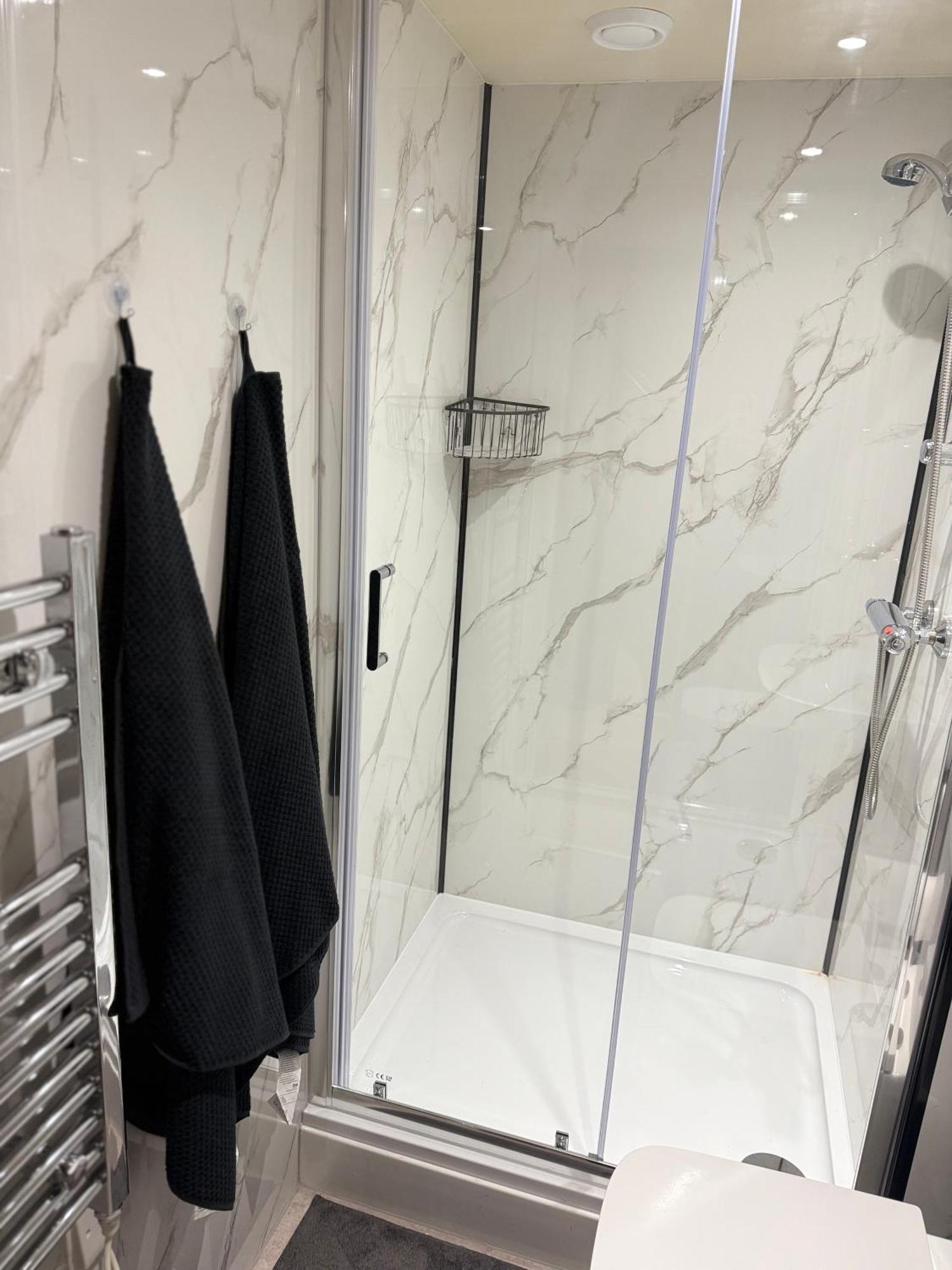 Cosy Mezzanine Apartment Leeds City Centre Bagian luar foto