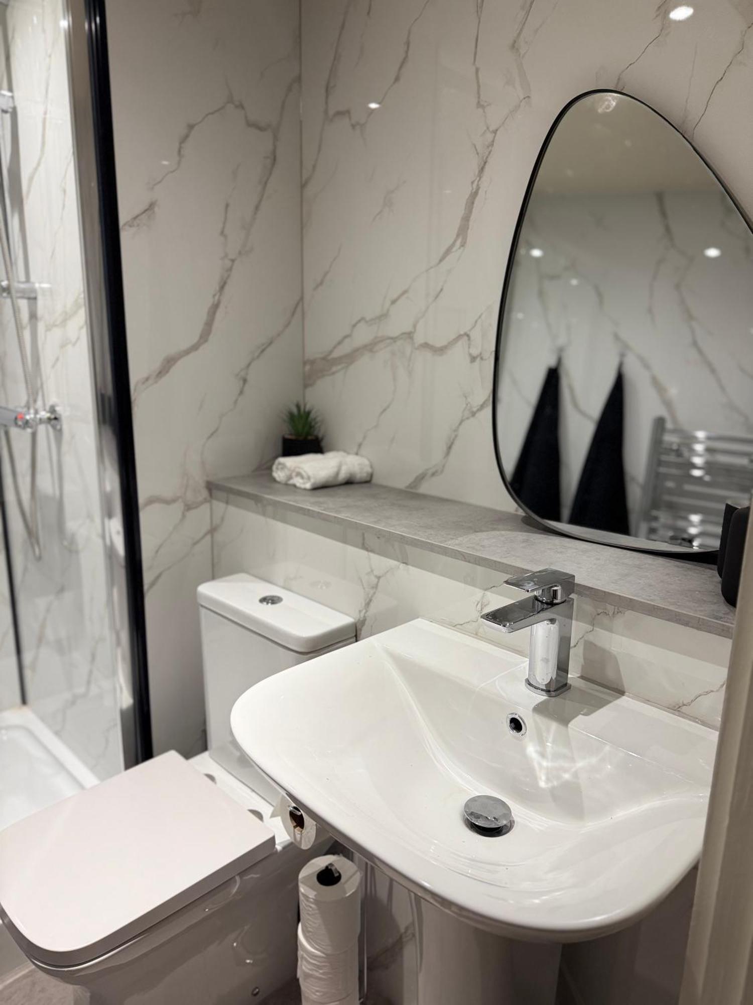 Cosy Mezzanine Apartment Leeds City Centre Bagian luar foto