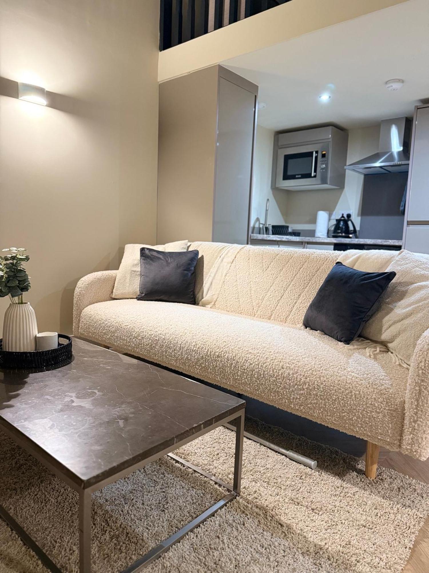 Cosy Mezzanine Apartment Leeds City Centre Bagian luar foto