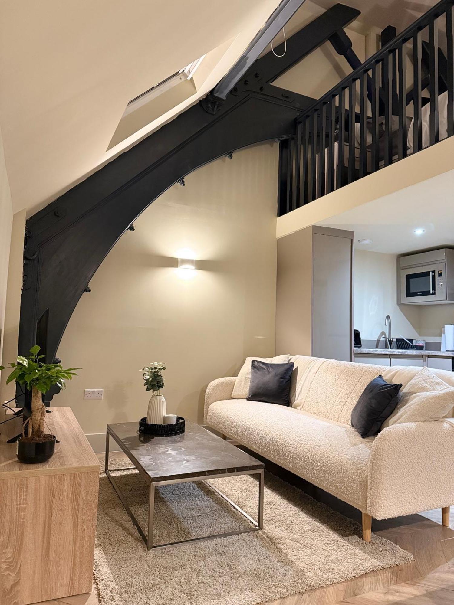 Cosy Mezzanine Apartment Leeds City Centre Bagian luar foto