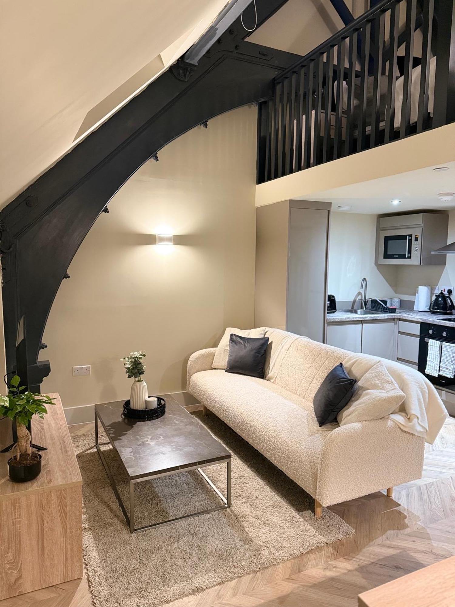 Cosy Mezzanine Apartment Leeds City Centre Bagian luar foto
